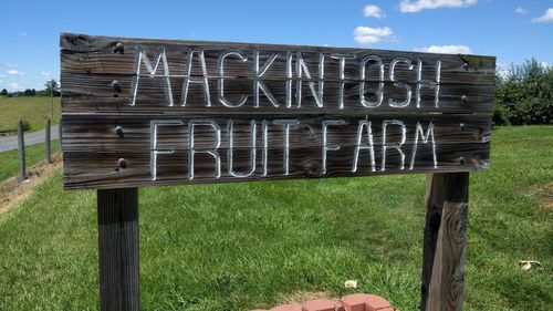 Mackintosh Fruit Farm Sign